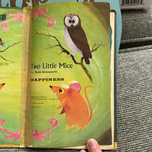 ☘️2/$10☘️Two Little Mice, hardcover, 1969 - Picture 5 of 9
